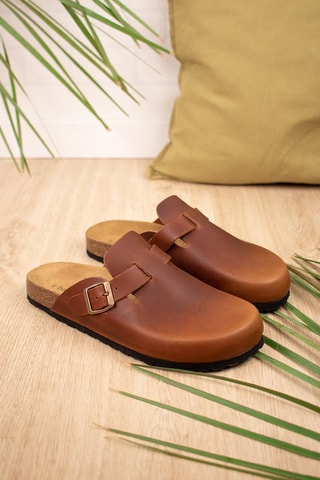 Sabots en cuir Camel