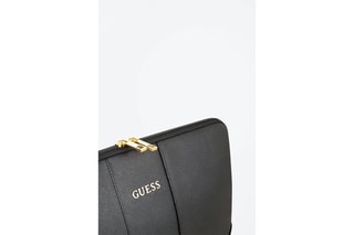 Saffiano Clutch Guess - Scherm 13”