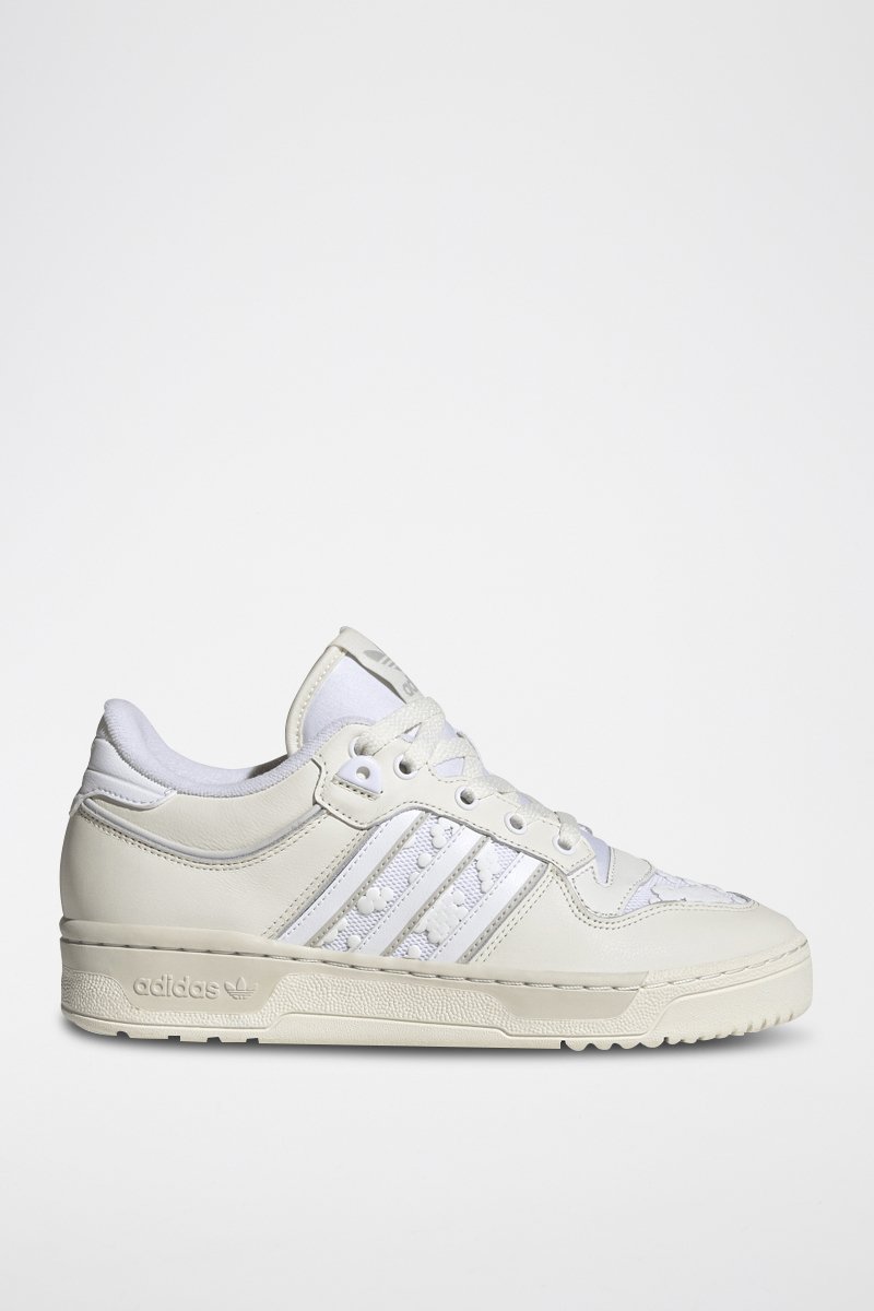 ADIDAS RIVALRY LOW 86 zapatillas de baloncesto baratas en ShowRoomPrive
