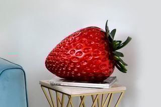 Sculpture Pop Art en résine Fraise  Rouge et vert