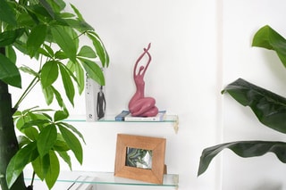 Sculpture figurative en résine Réveil petit - Rose