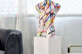 Sculpture Pop Art en résine Torse femme - Blanc et rouge