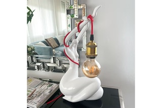 Sculpture-lampe en résine Femme Qui se réveille - Blanc