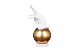 Sculpture figurative en résine Domination - Blanc et doré