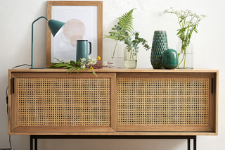 Buffet 2 portes en chêne massif et rotin - 160 x 82 x 43 cm