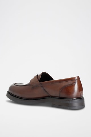 Mocassins em couro 
Castanho