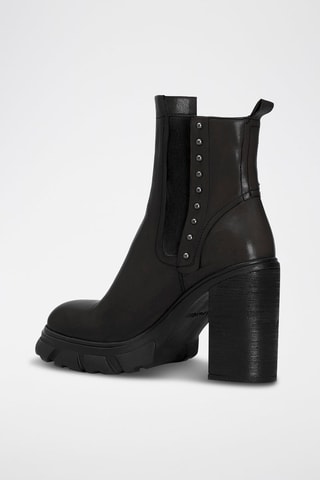 Botins Chelsea em couro 
Preto