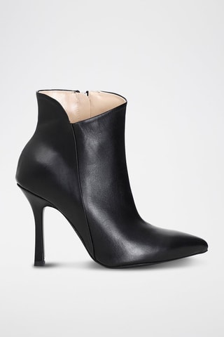 Botins em couro 
Preto