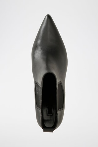 Botins Chelsea em couro 
Preto
