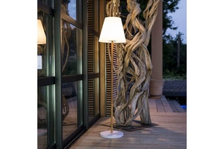 Candeeiro de pé recarregável Standy Wood Solar Natural e branco