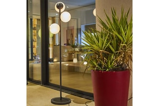 Candeeiro de pé LED Globy tree Preto e branco