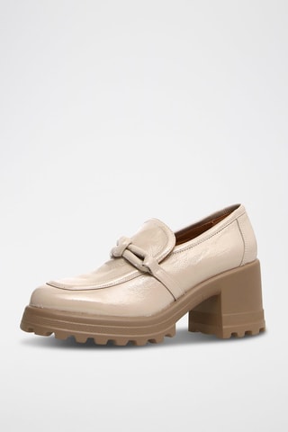 Mocassins de salto em couro envernizado Carine -  Bege