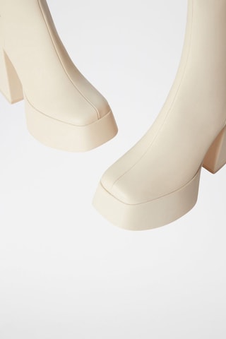 Botins Cru