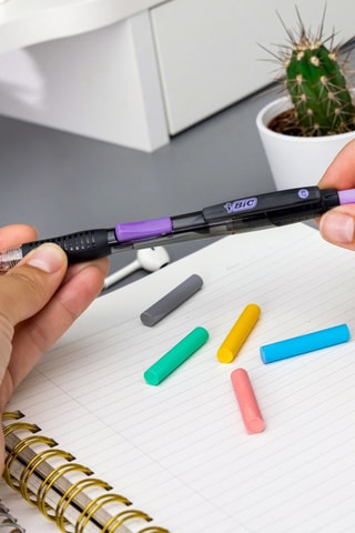 Porte-mine avec gomme et mines de rechange - 0,7 mm