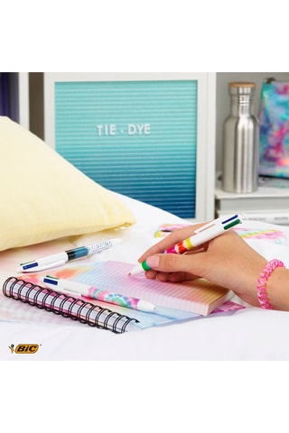 3 stylos-bille 4 couleurs et 2 rubans correcteurs - 4 encres