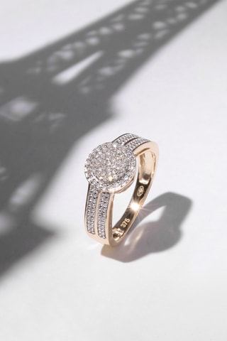 Anel 
Ouro amarelo e diamantes