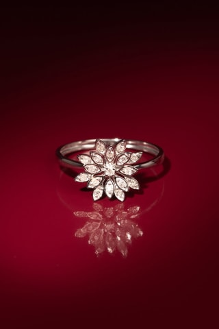 Anel Bouquet Ouro branco e diamantes