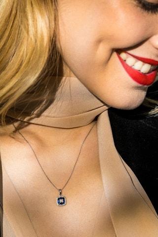 Pendente Volga Ouro branco, diamantes e safira