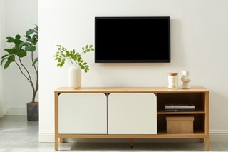 Meuble TV 2 portes en bois d’hévéa Kilda - 140 x 54 x 39 cm
