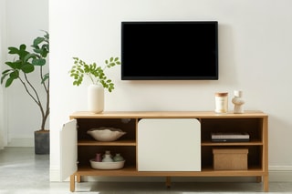 Meuble TV 2 portes en bois d’hévéa Kilda - 140 x 54 x 39 cm