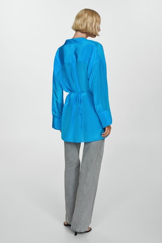 Chemise longue satinée fermeture asymétrique - Bleu
