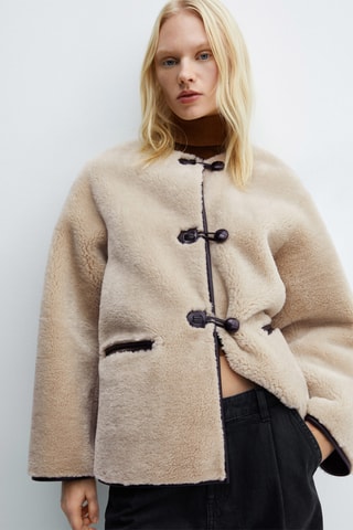 Manteau en fausse fourrure à ornements - Beige