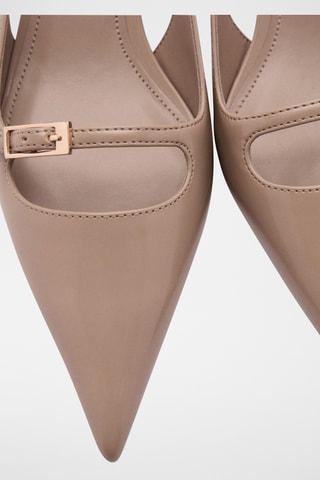 Chaussures talon ouvertes à l'arrière boucles - Beige