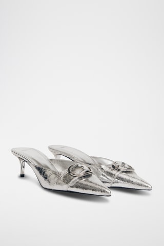 Chaussures métallisées talon boucle - Argenté
