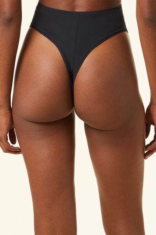 String Invisible Preto