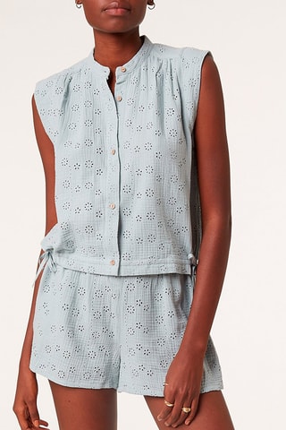 Blusa em bordado inglês Hada Azul-celeste