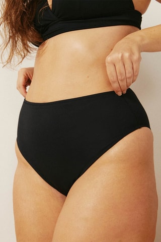 Cueca cintura alta Suncurviz - Preto - Undiz