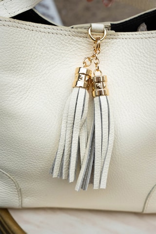 Mala bucket em couro Ema - Branco e dourado