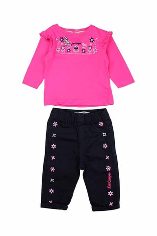 T-shirts, casaco com capuz e calças de ganga 
Rosa e azul-marinho 
