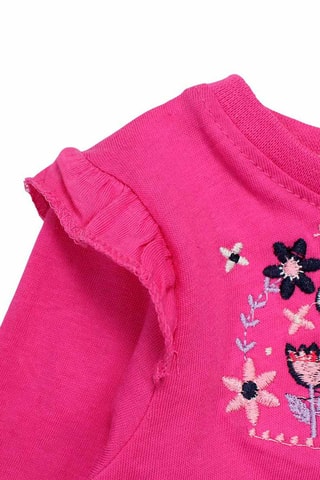 T-shirts, casaco com capuz e calças de ganga 
Rosa e azul-marinho 
