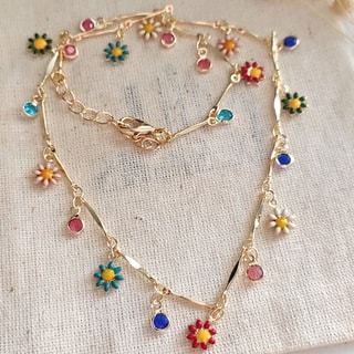 Colar flores - Latão banhado a ouro e pedras multicor
