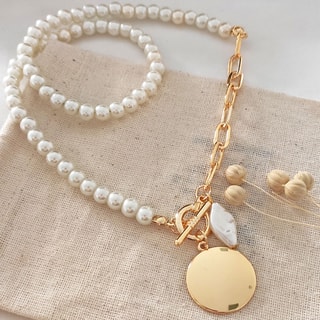 Colar - Latão banhado a ouro e pérolas brancas