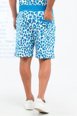 Bermudas Azul-celeste e branco