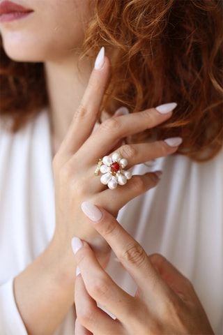 Bague - Perles de culture, corail et zircons