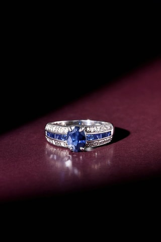 Bague - 
Or blanc, saphirs et diamants