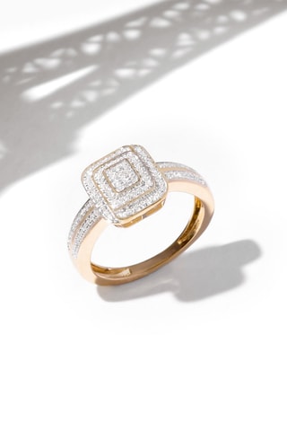 Anel Daphné 
Ouro amarelo e diamantes