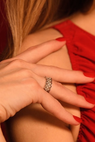 Anel Arlinda 
Ouro branco e diamantes