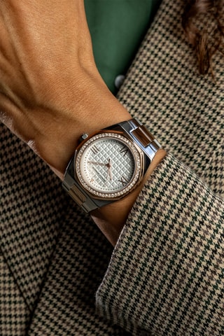Montre à quartz en acier et diamants