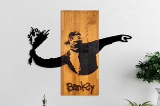Decoração de parede em madeira "Le Lanceur de fleurs" Banksy - 69 x 58 x 3 cm - Natural e preto