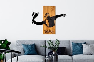 Decoração de parede em madeira "Le Lanceur de fleurs" Banksy - 69 x 58 x 3 cm - Natural e preto