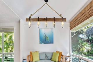 Candeeiro suspenso em pinho maciço -  Natural e preto - 5 x 40 W