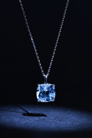 Pendentif Topaze uniqueBR>Or blanc et topaze