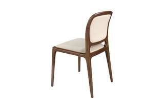 2 chaises en bois