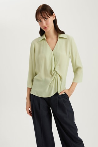 Camisa atada 
Verde-pálido