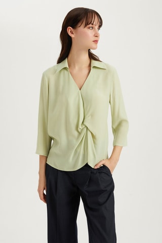 Camisa atada 
Verde-pálido