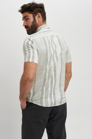 Camisa regular - Verde-sálvia